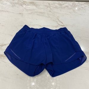 LULU Hottie hot low rise shorts 4”